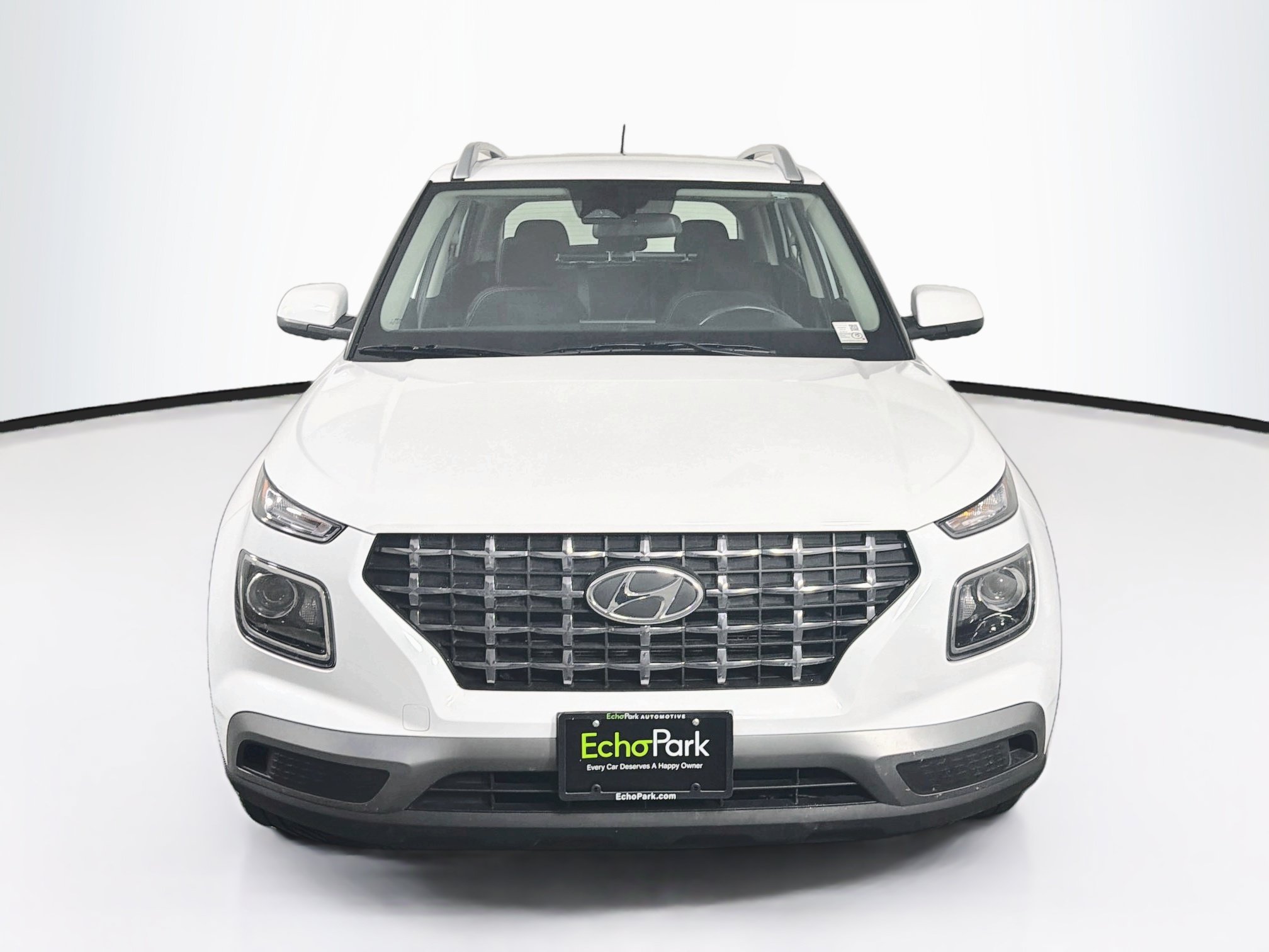 Used 2025 Hyundai Venue SEL FWD image 2
