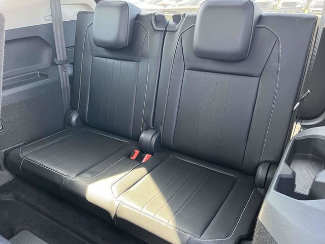 Used 2024 Volkswagen Tiguan SE FWD image 16