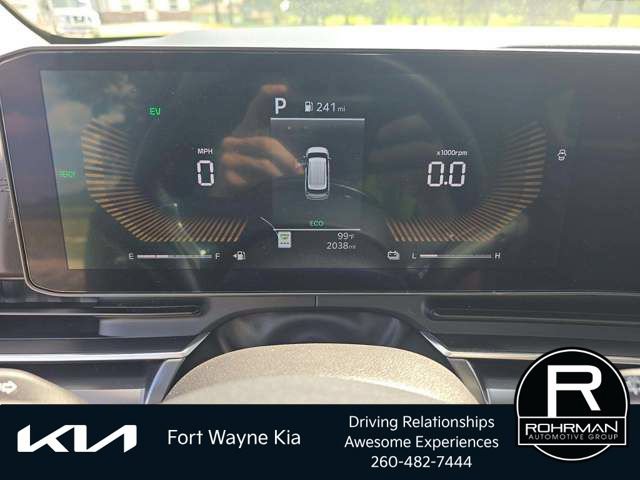 Certified 2026 Kia Carnival LXS FWD image 8