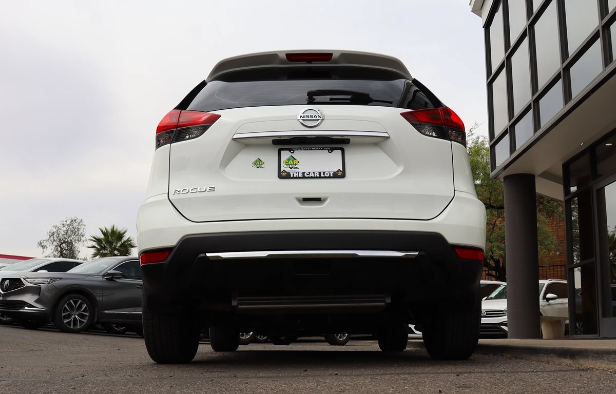Used 2018 Nissan Rogue S FWD image 12
