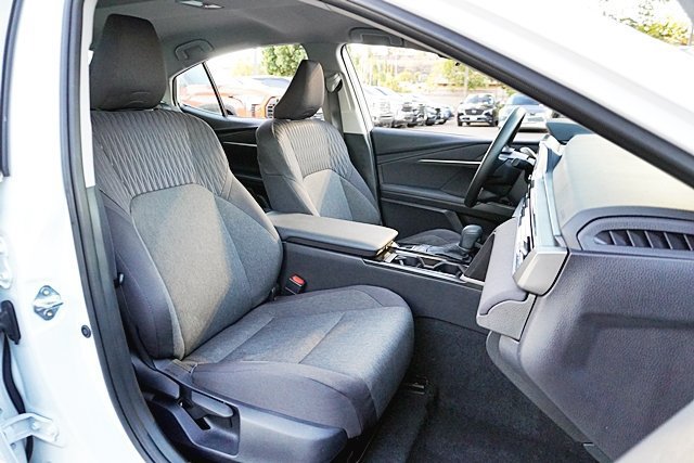 Used 2026 Toyota Camry Hybrid FWD image 19