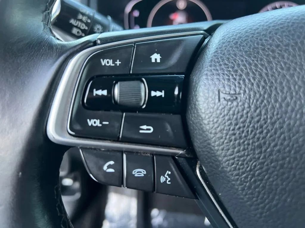 Used 2018 Honda Accord Touring image 41