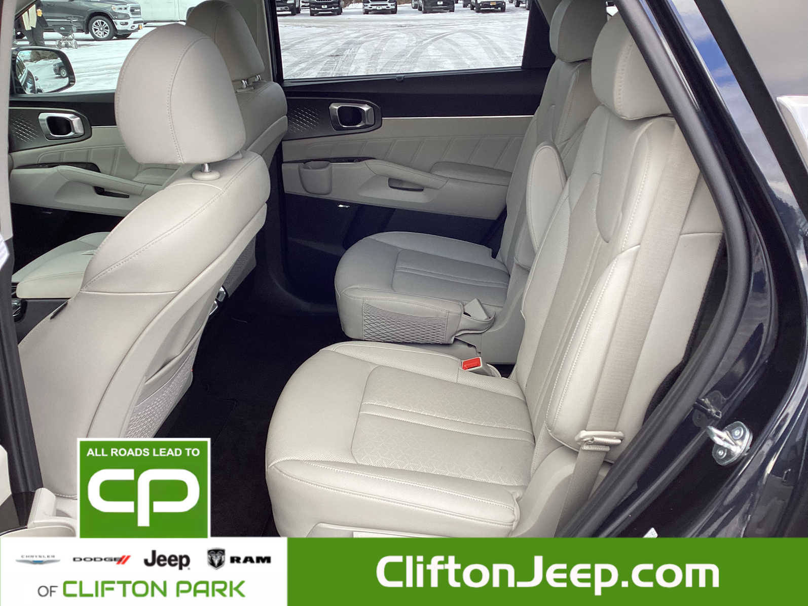 Used 2023 Kia Sorento SX Prestige image 10