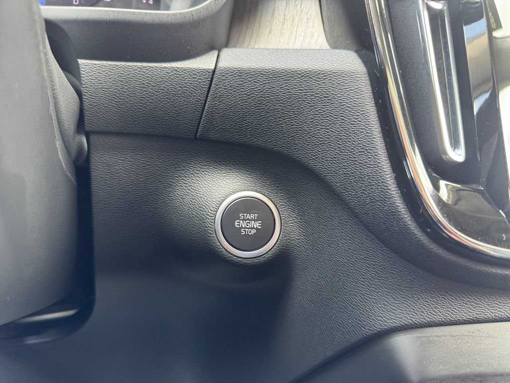 Certified 2024 Volvo XC40 B5 Plus w/ Protection Package Premier AWD/4WD image 20
