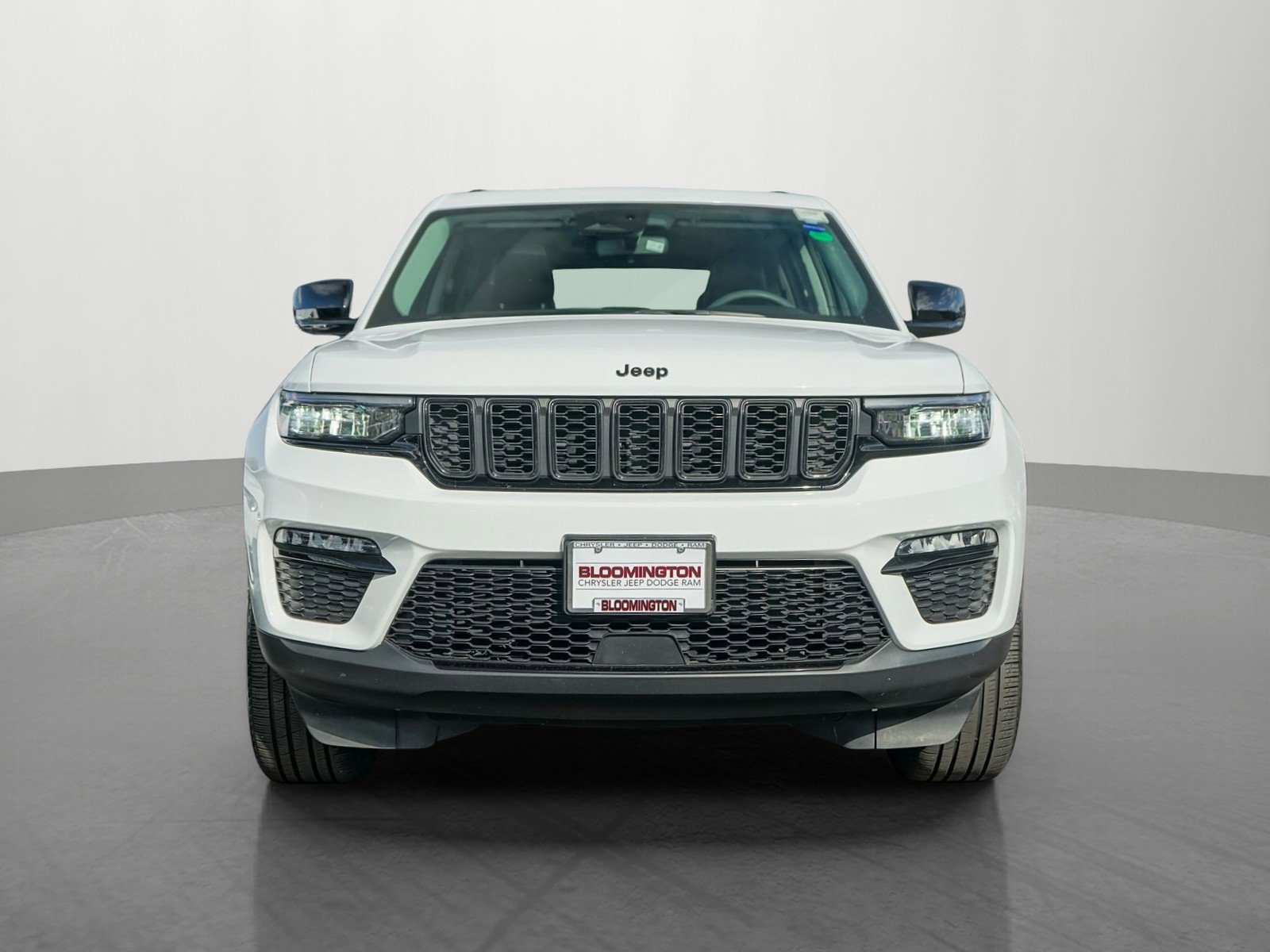 Used 2023 Jeep Grand Cherokee Limited w/ Black Appearance Package image 2
