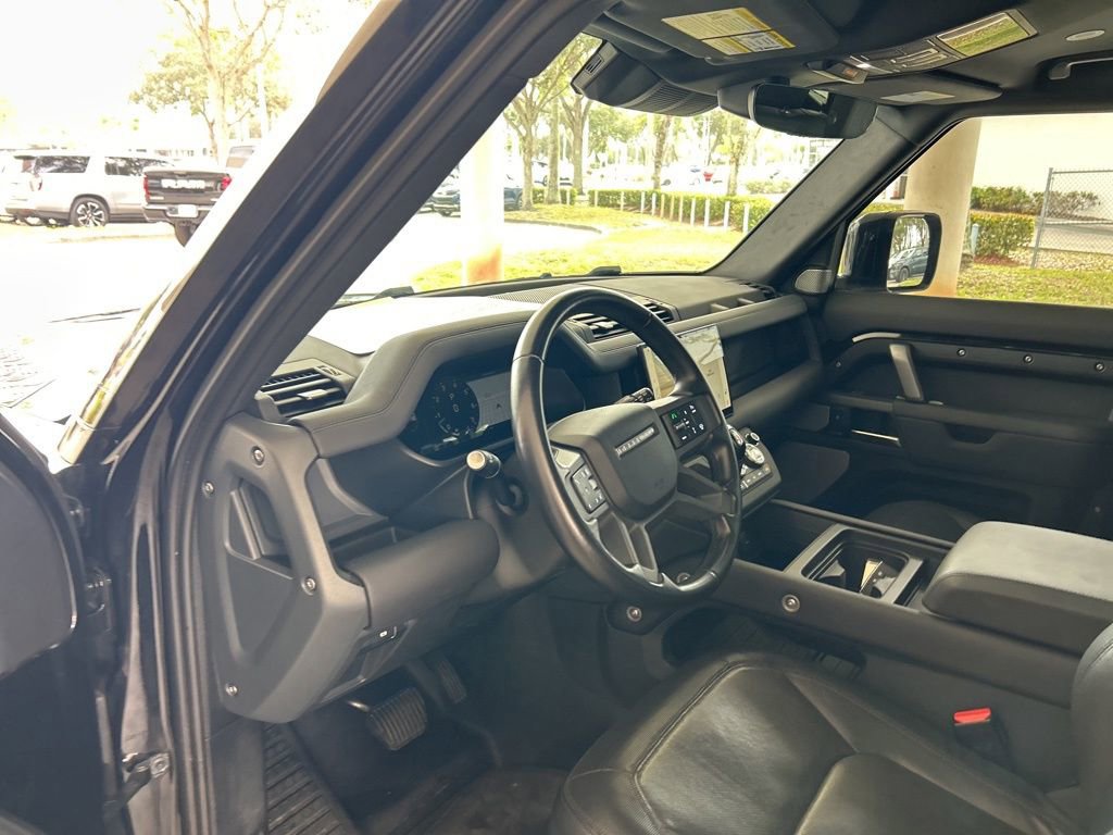 Used 2024 Land Rover Defender 130 X-Dynamic SE image 6