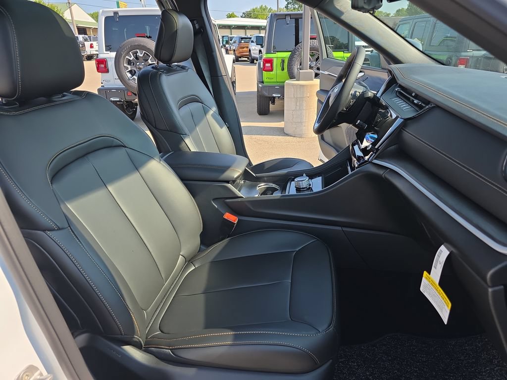 New 2026 Jeep Grand Cherokee L Limited AWD/4WD image 10