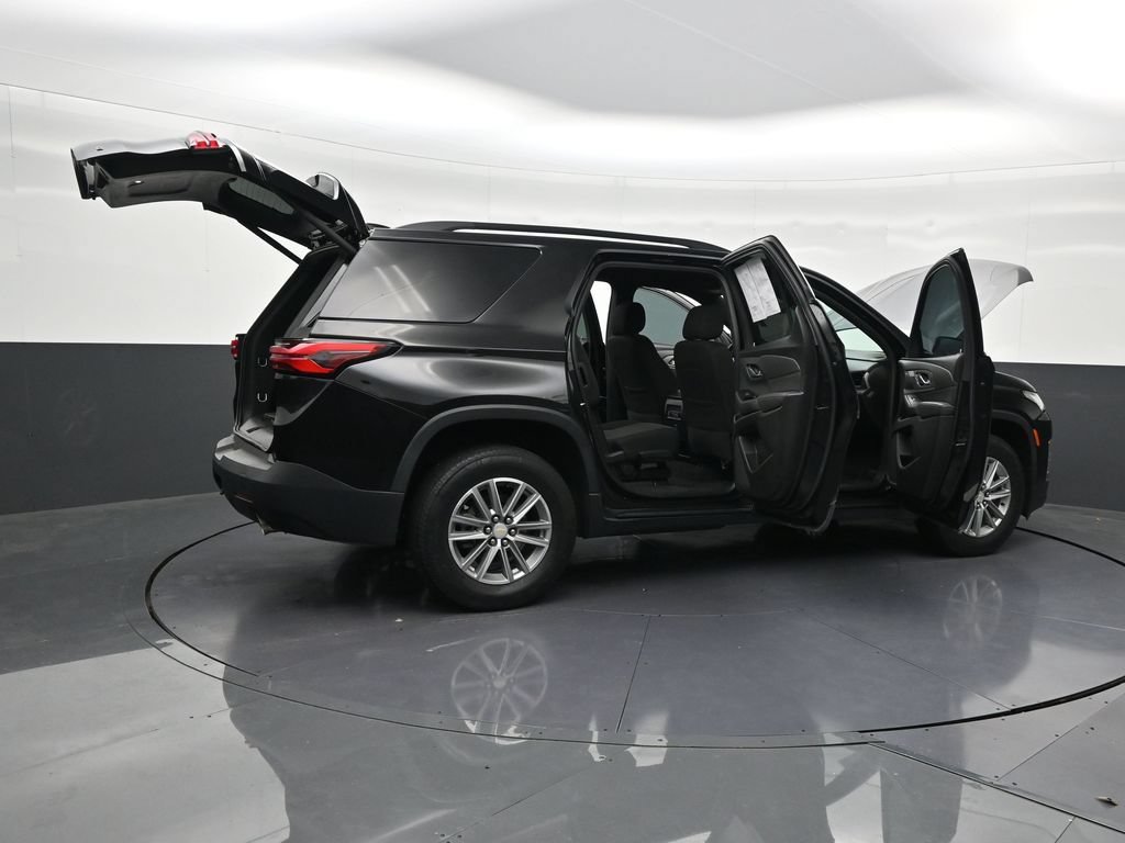 Used 2022 Chevrolet Traverse LT FWD image 32