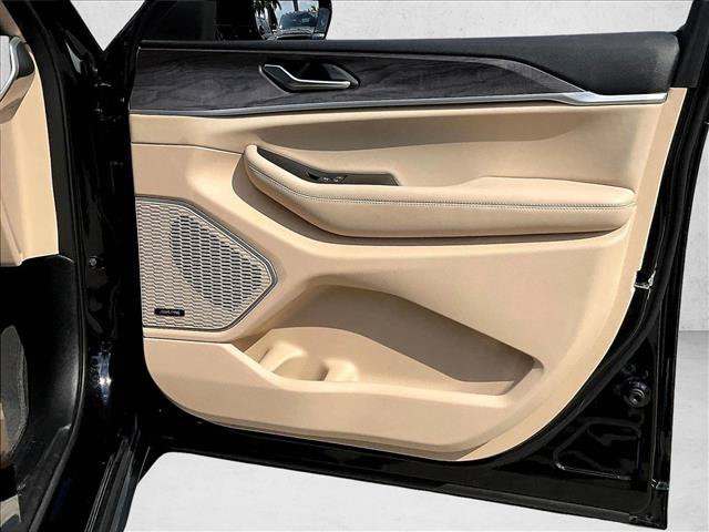 Used 2022 Jeep Grand Cherokee Limited AWD/4WD image 19
