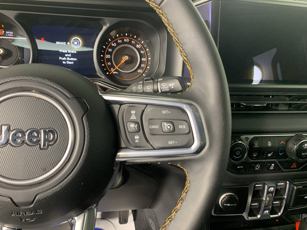 Used 2025 Jeep Wrangler Sahara AWD/4WD image 21