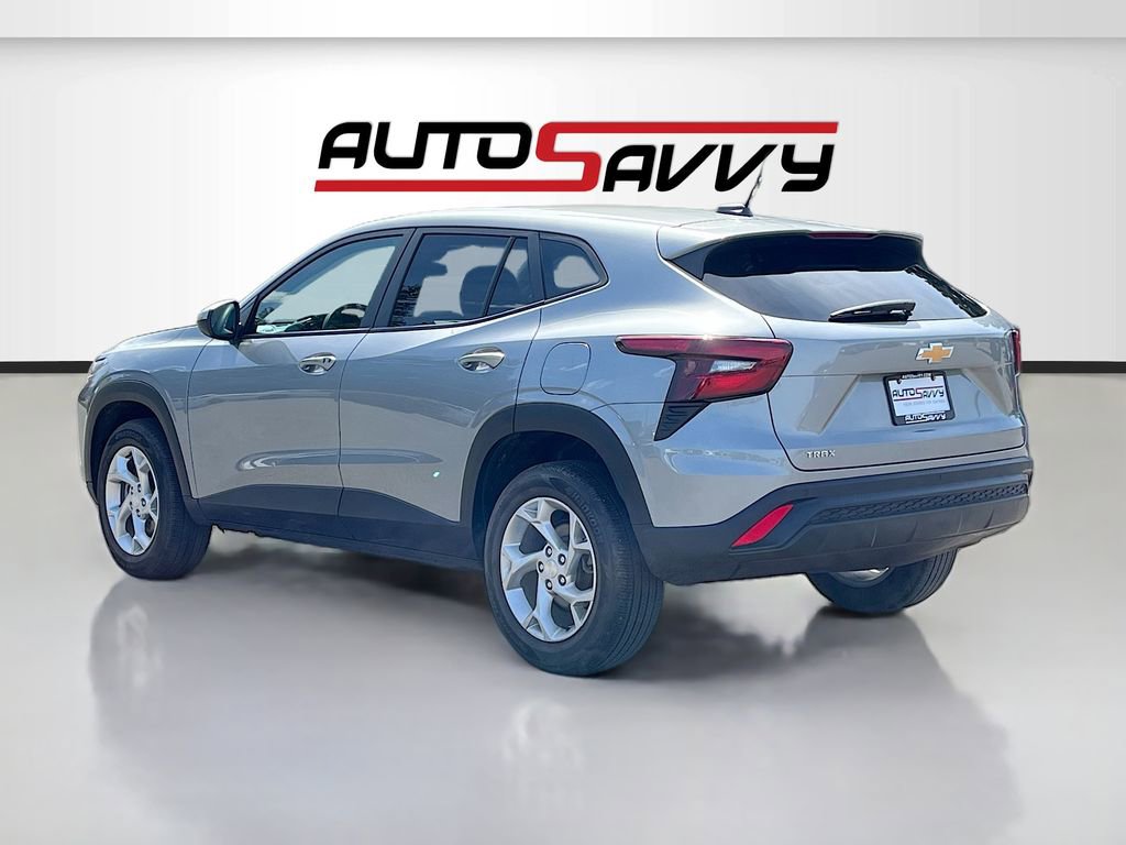 Used 2025 Chevrolet Trax LS w/ LS Convenience Package FWD image 5