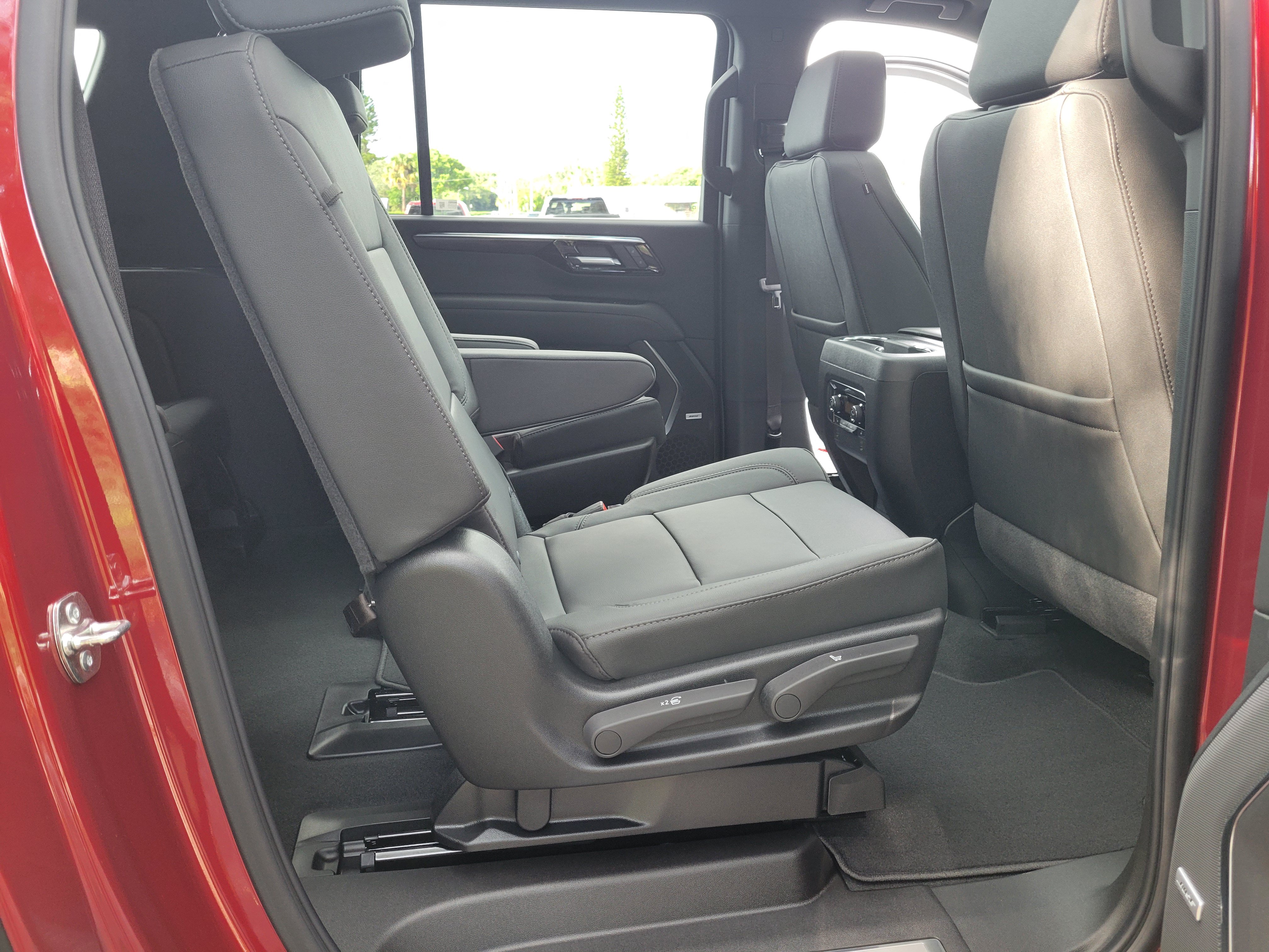 New 2026 Chevrolet Suburban Z71 w/ Z71 Off-Road Package AWD/4WD image 38