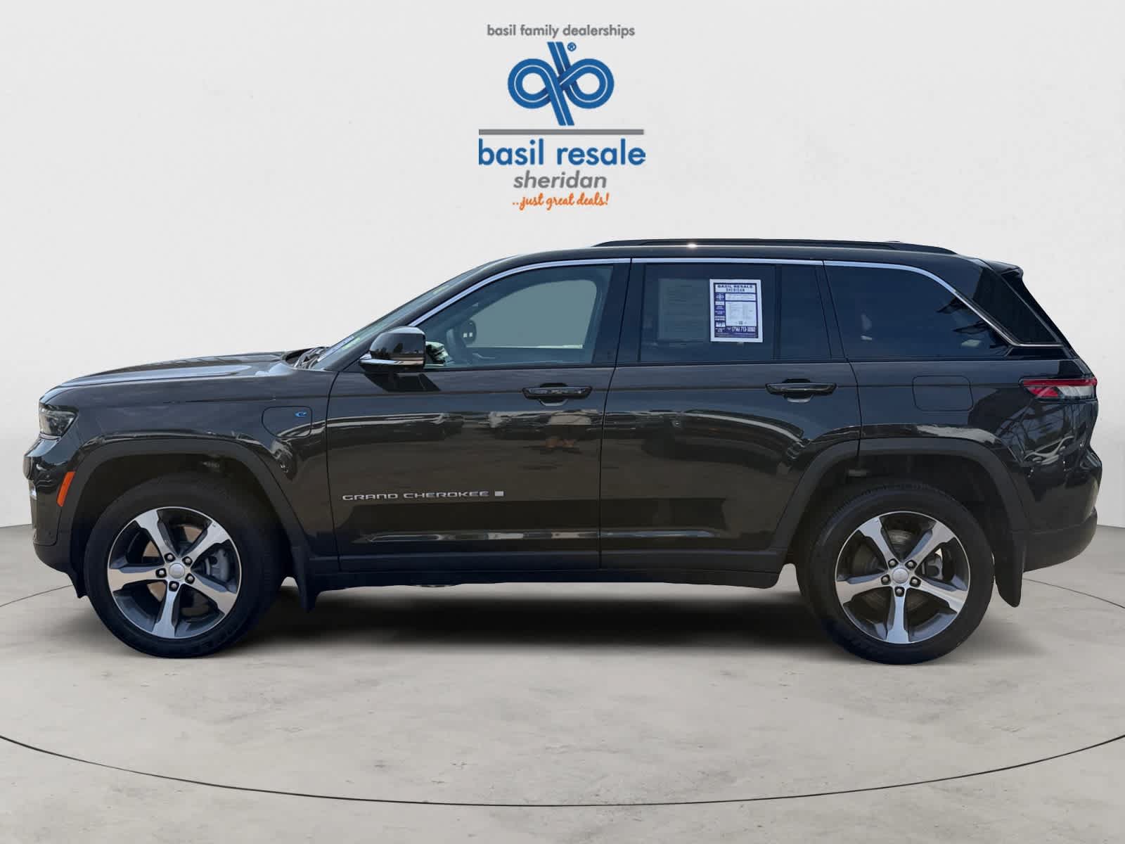 Used 2024 Jeep Grand Cherokee Limited 4xe w/ Luxury Tech Group II AWD/4WD image 3