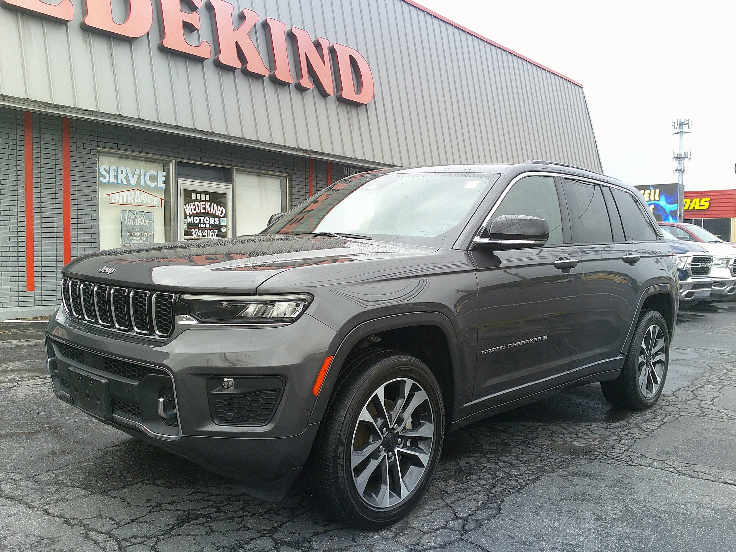 Used 2022 Jeep Grand Cherokee Overland w/ Luxury Tech Group IV AWD/4WD image 10