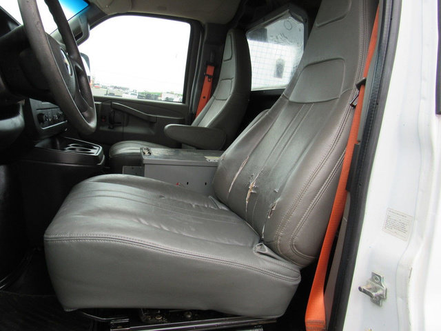 Used 2018 Chevrolet Express 2500 w/ Driver Convenience Package RWD image 27