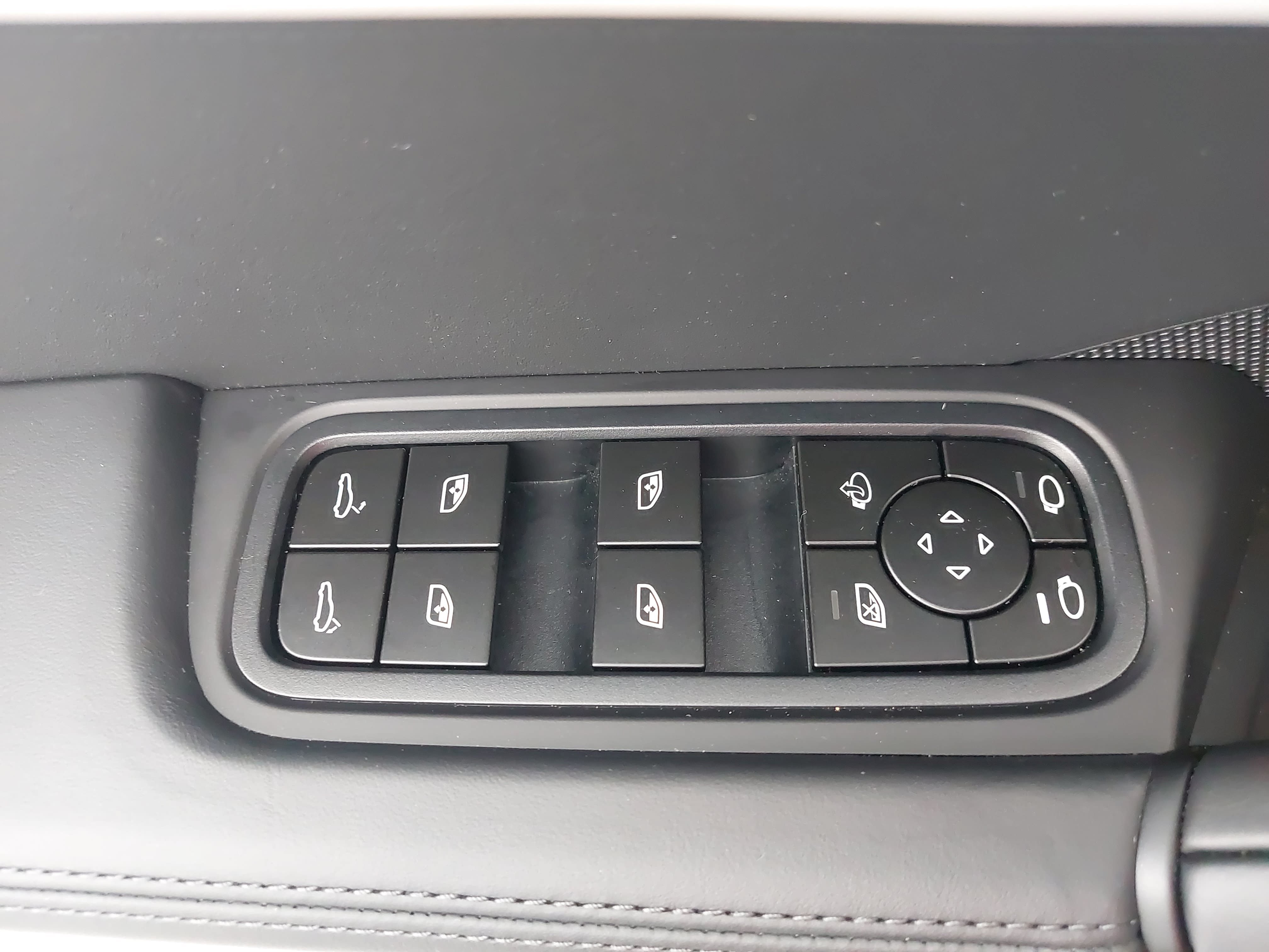 Certified 2026 Porsche Cayenne AWD/4WD image 30