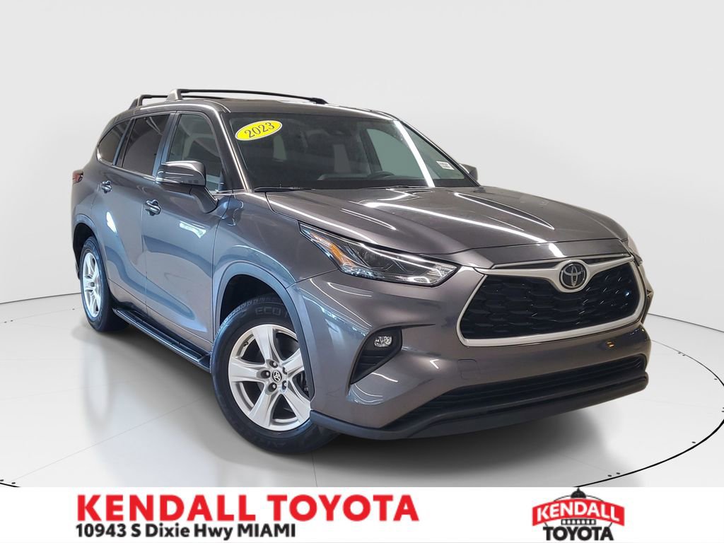 Used 2023 Toyota Highlander LE image 1
