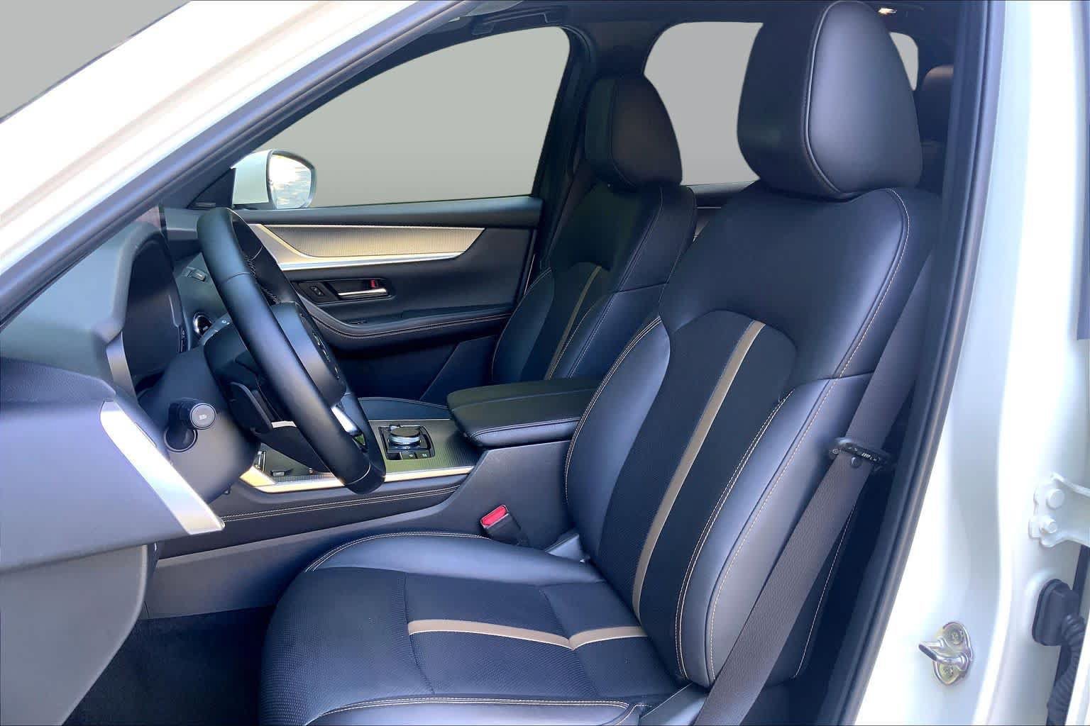 Certified 2024 MAZDA CX-90 Plug-In Hybrid w/ Premium Plus AWD/4WD image 9