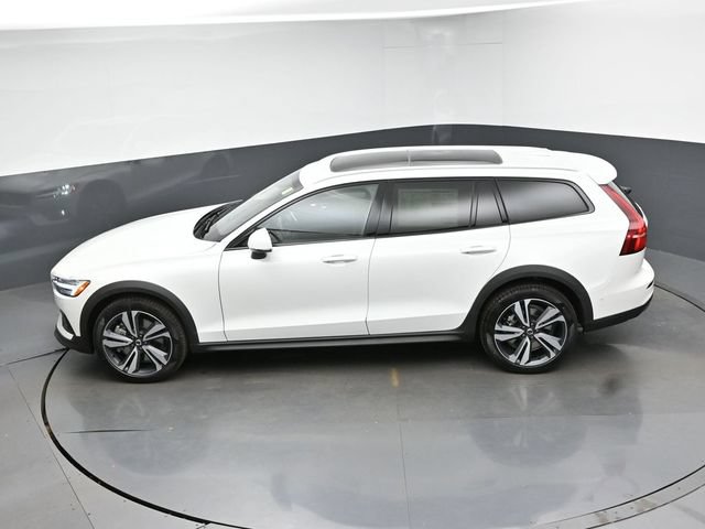 New 2026 Volvo V60 B5 Cross Country Plus w/ Climate Package AWD/4WD image 46