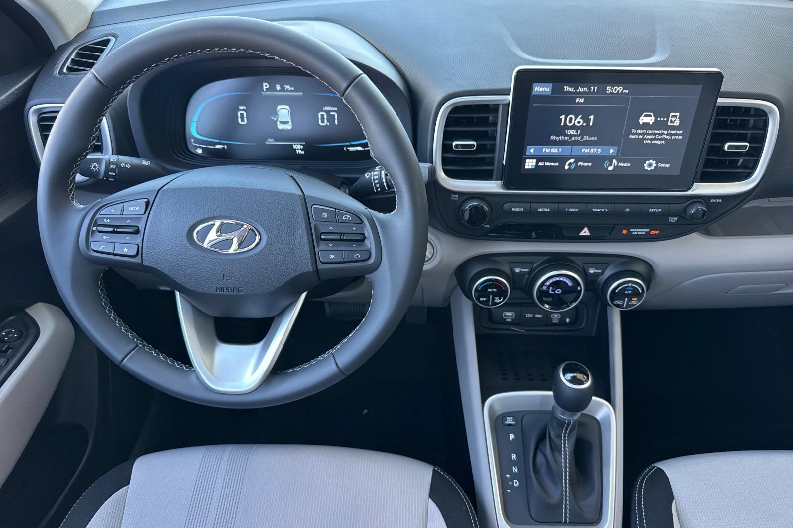 New 2026 Hyundai Venue SEL FWD image 15