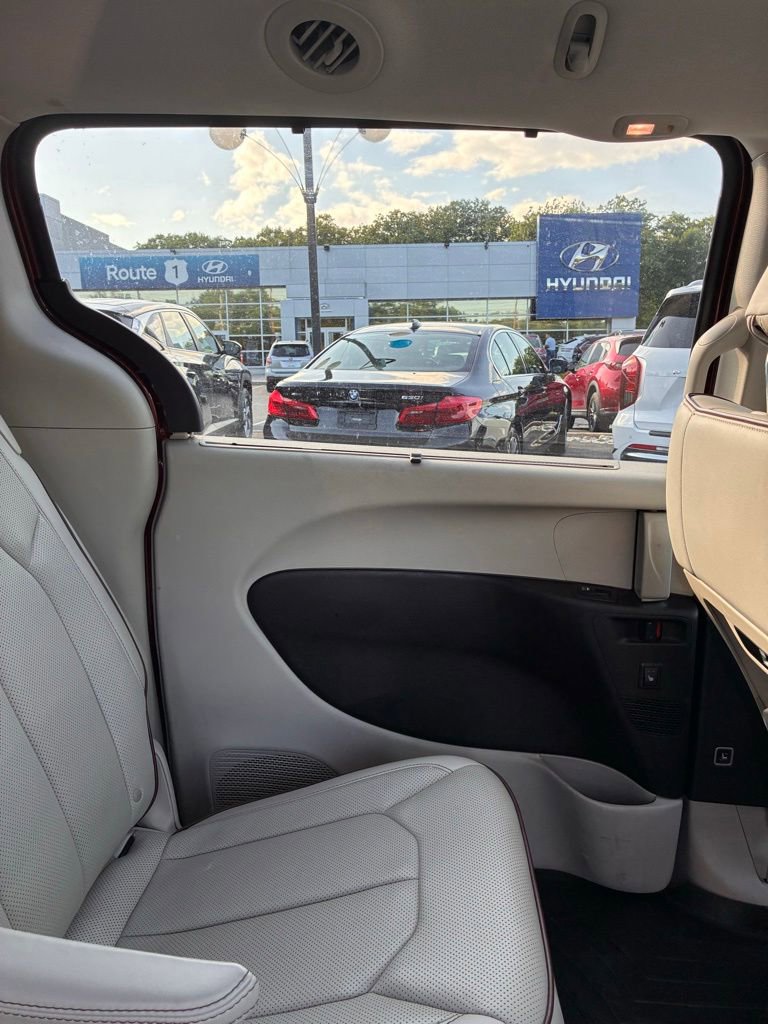 Used 2017 Chrysler Pacifica Limited FWD image 20
