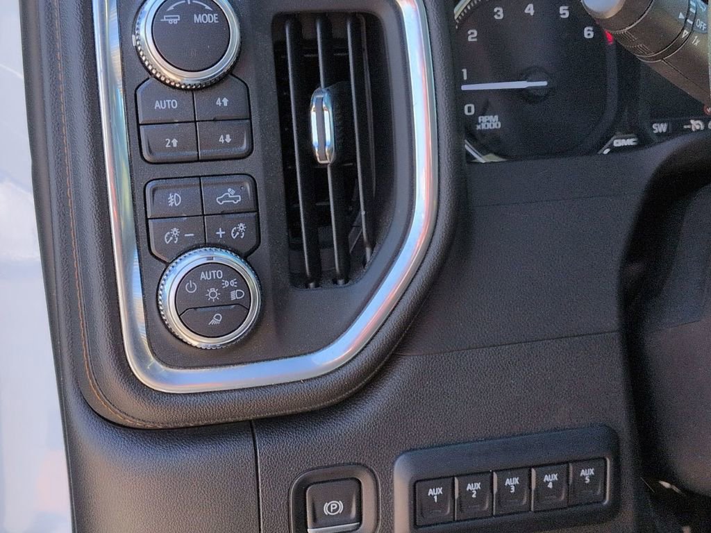 Certified 2023 GMC Sierra 2500 AT4 w/ AT4 Preferred Package image 14