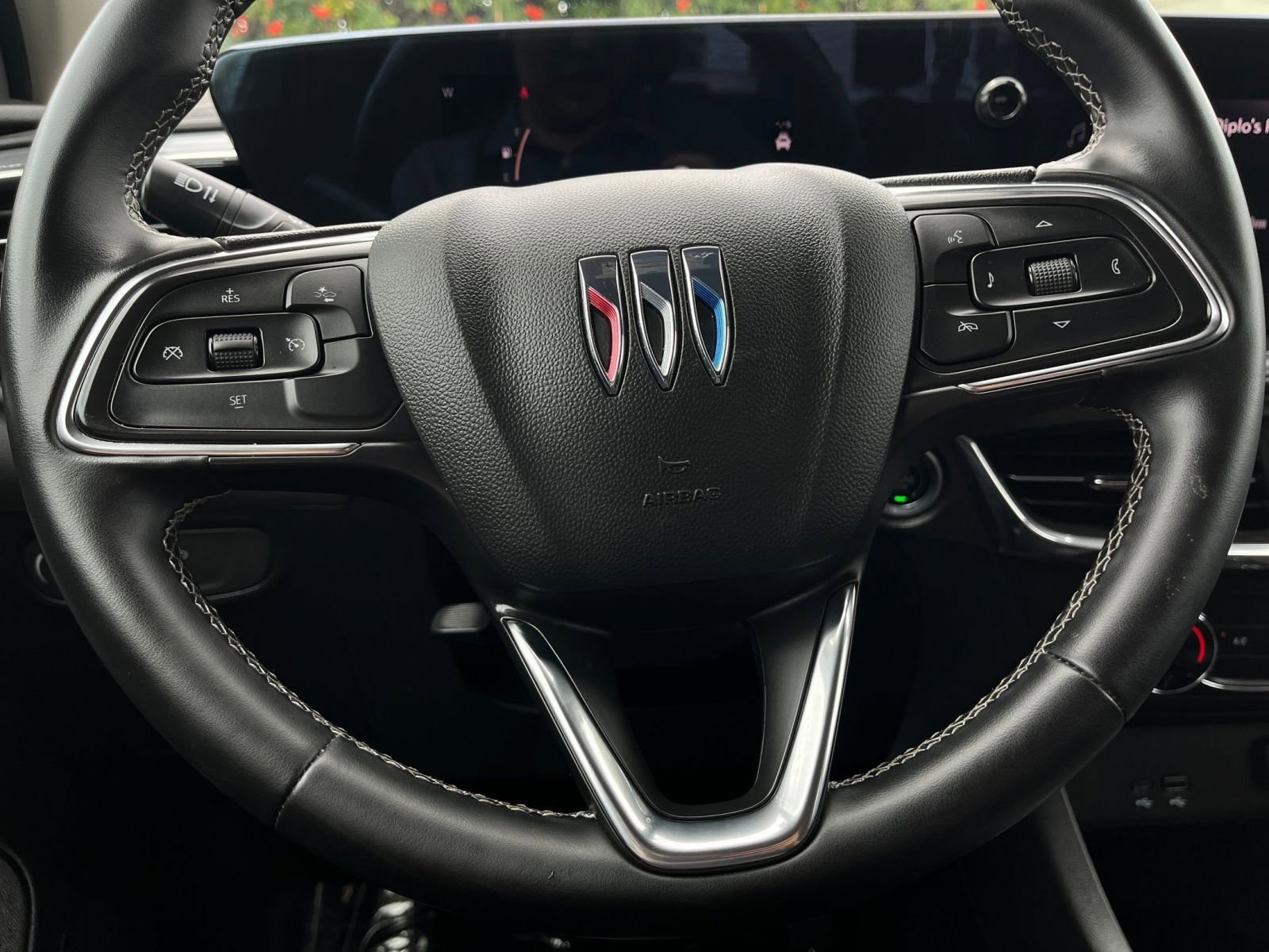 Used 2025 Buick Encore GX Preferred AWD/4WD image 29