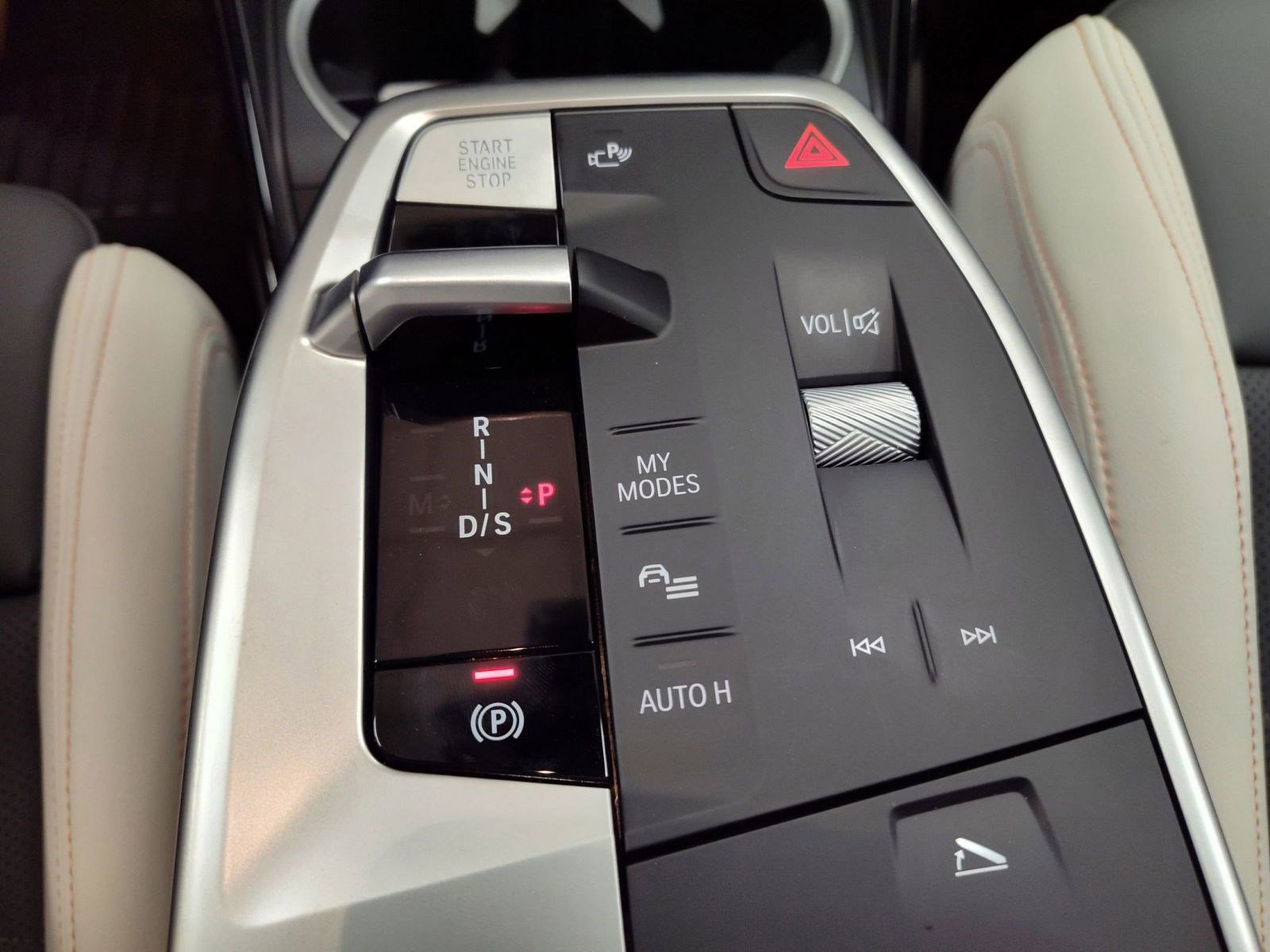 Used 2025 BMW X2 xDrive28i w/ Premium Package image 15