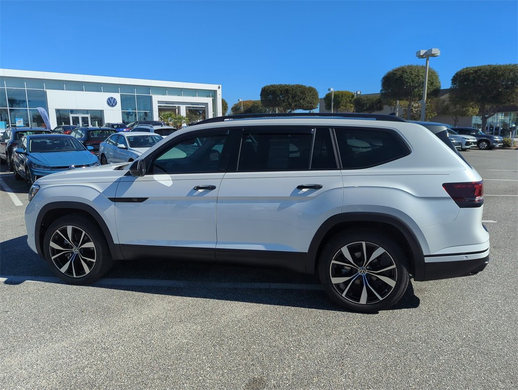 Used 2025 Volkswagen Atlas SEL Premium R-Line image 10