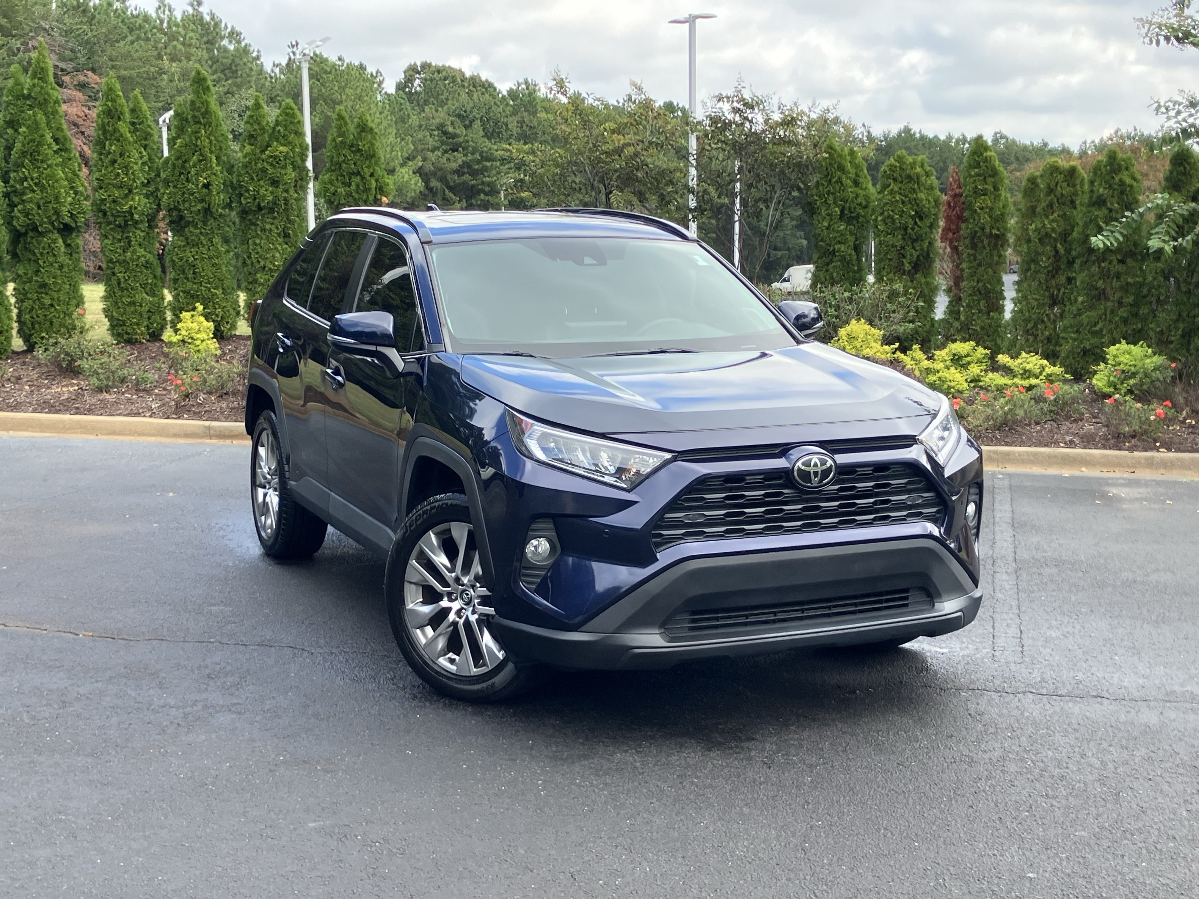 Used 2021 Toyota RAV4 XLE Premium FWD image 2