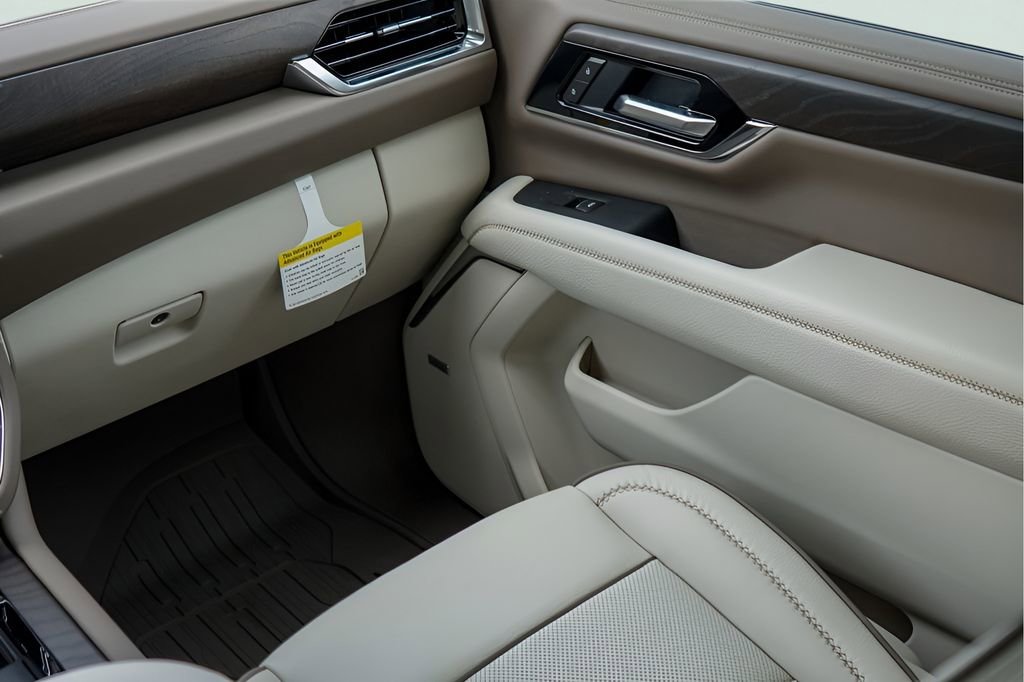 New 2026 GMC Yukon XL Denali w/ Denali Reserve Package AWD/4WD image 25