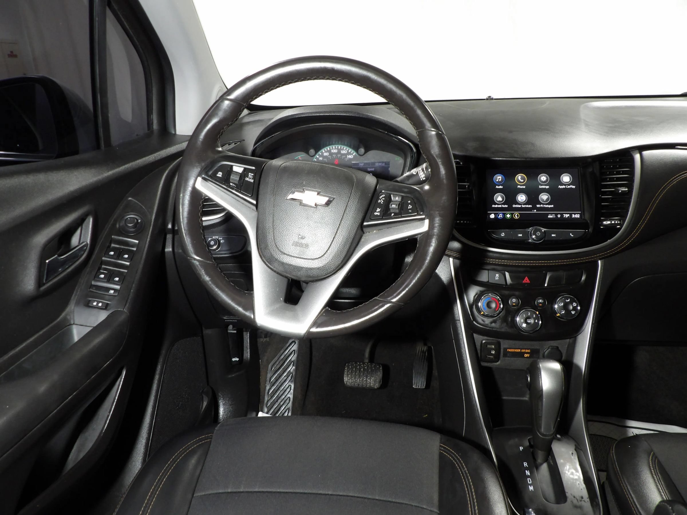 Used 2019 Chevrolet Trax LT w/ LT Convenience Package FWD image 11