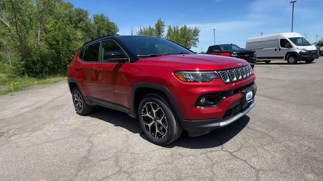 Used 2025 Jeep Compass Limited AWD/4WD image 2