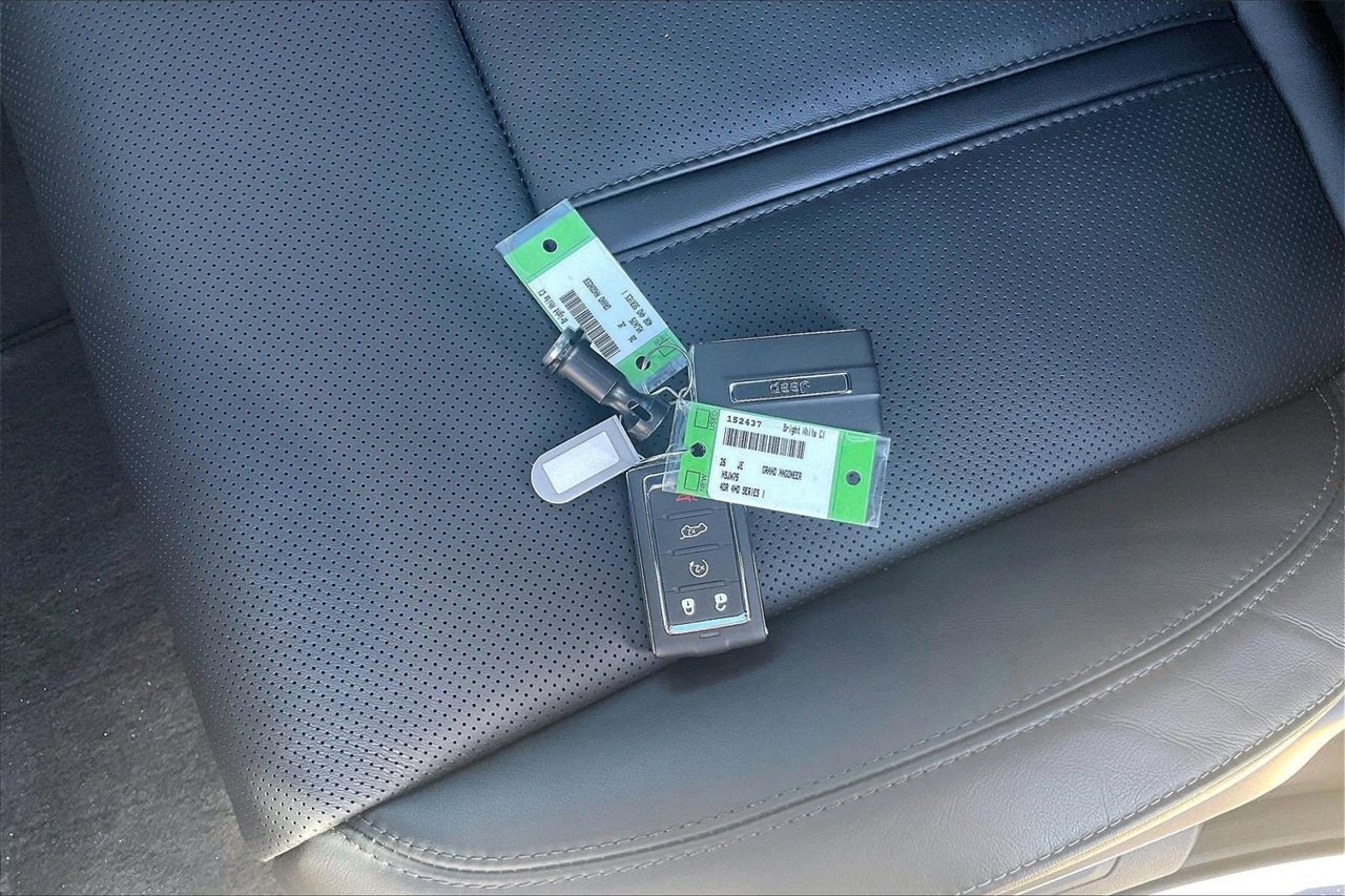 New 2026 Jeep Grand Wagoneer w/ Premium Group I image 34