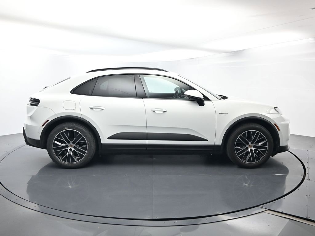 Certified 2025 Porsche Macan Electric image 16