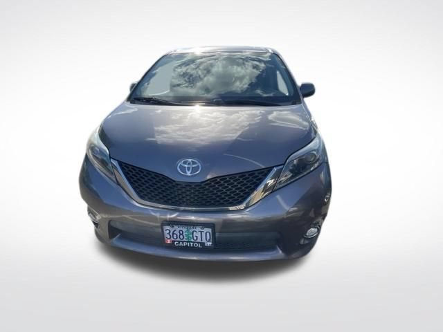 Used 2017 Toyota Sienna SE Premium FWD image 12