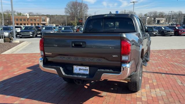 Used 2018 Toyota Tacoma SR5 image 2