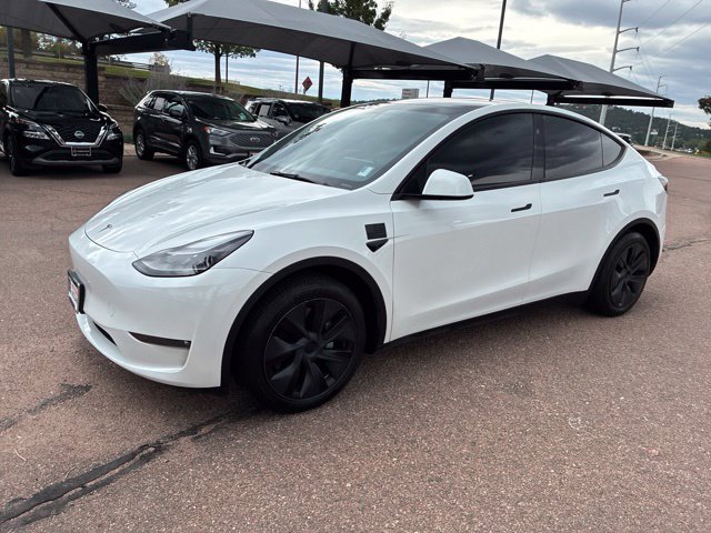 Used 2024 Tesla Model Y Long Range AWD/4WD image 3