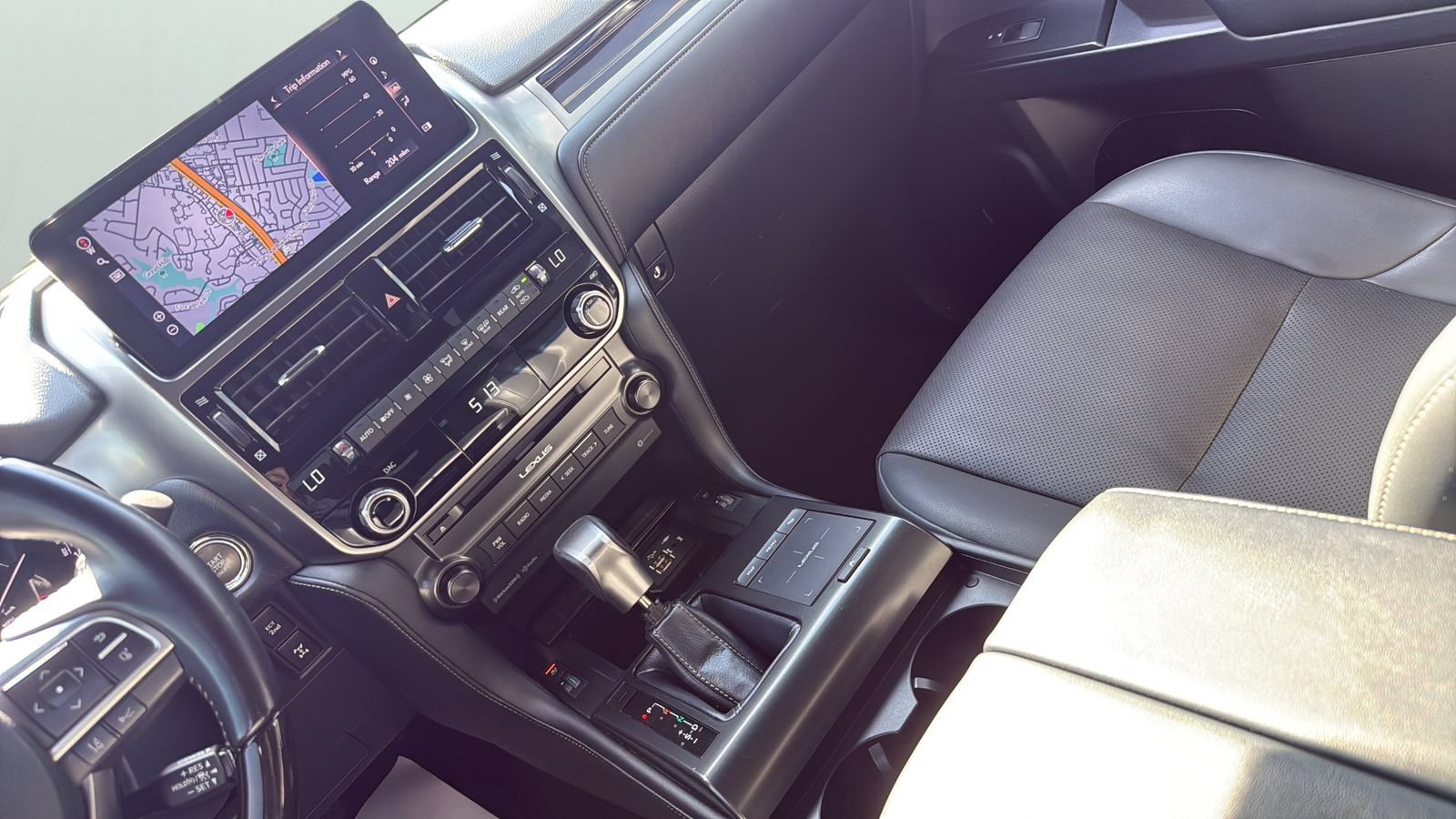 Used 2023 Lexus GX 460 Premium w/ Premium Package AWD/4WD image 20
