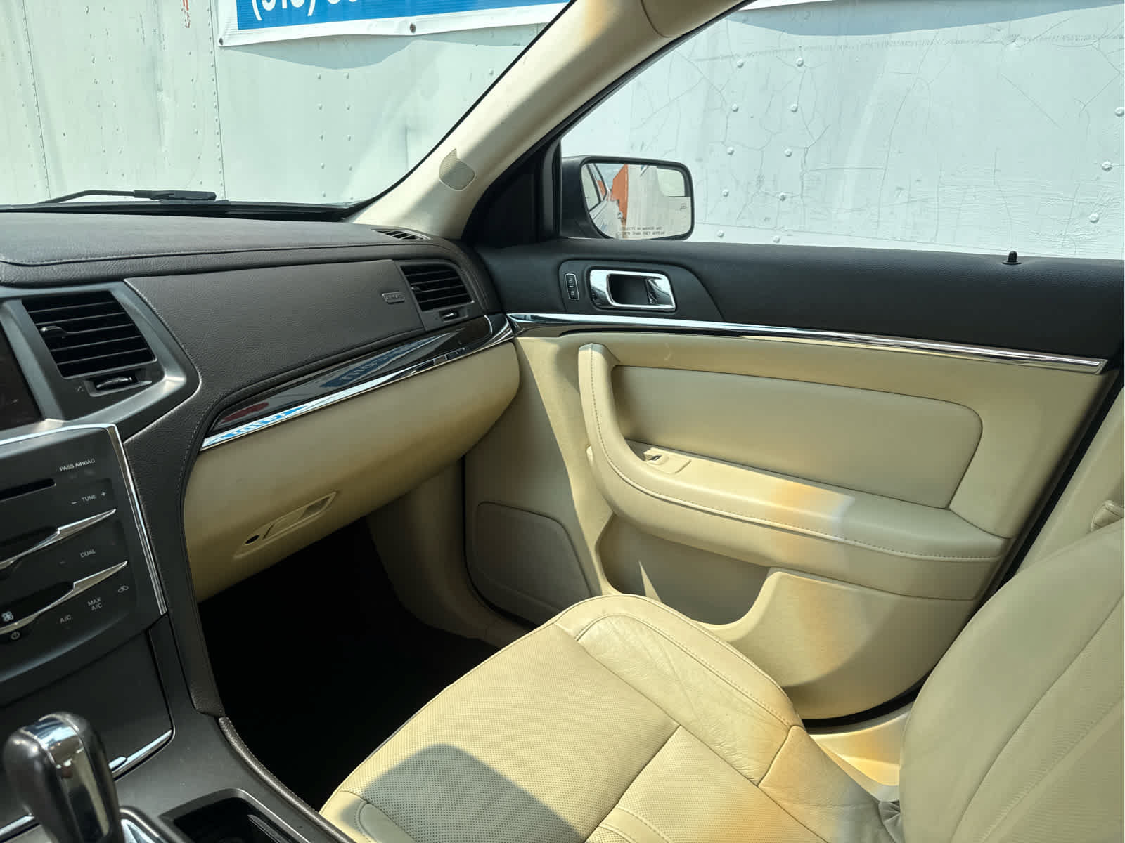 Used 2013 Lincoln MKS FWD image 25