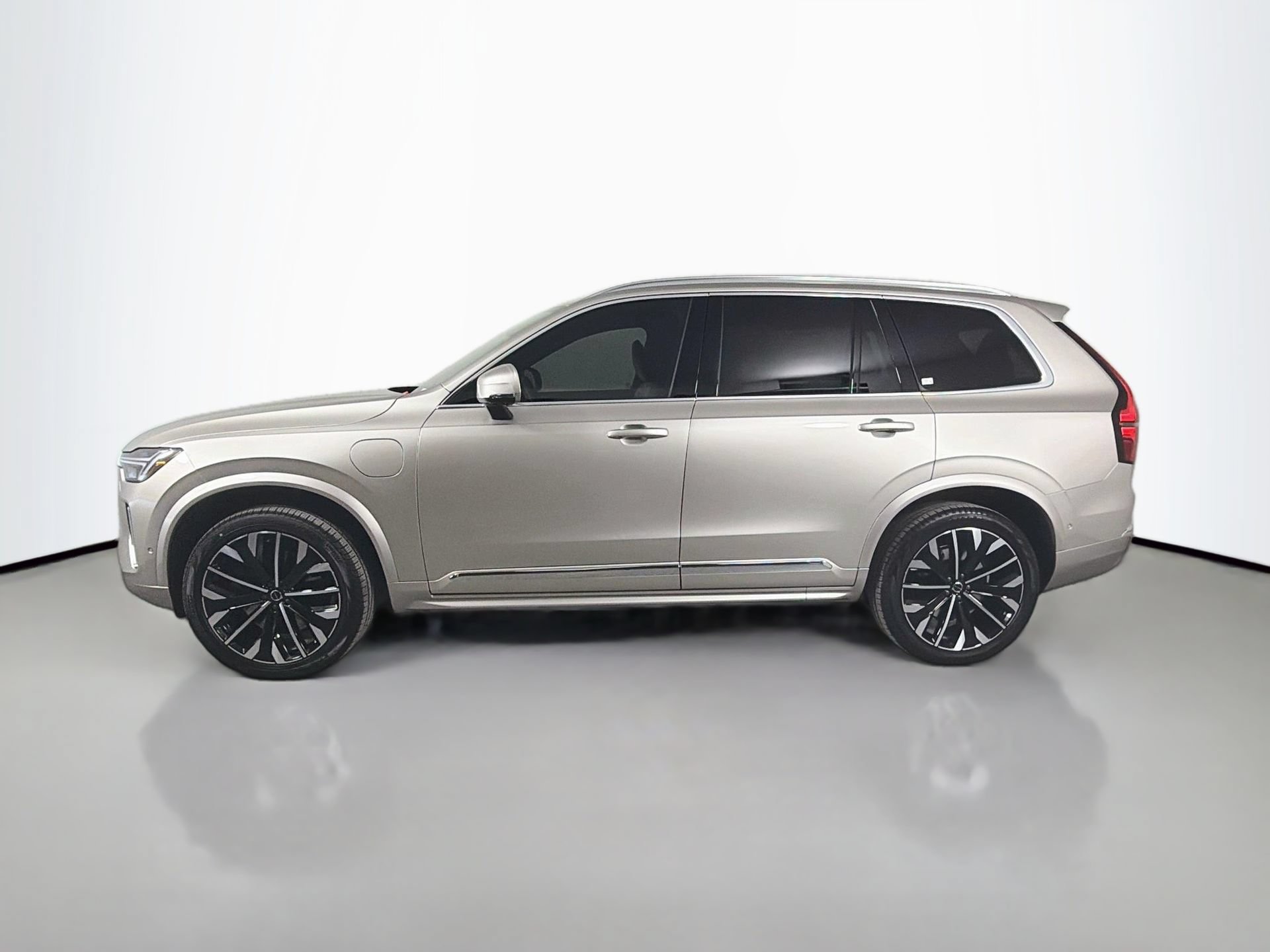 New 2026 Volvo XC90 T8 Plus w/ Protection Package Premier AWD/4WD image 8