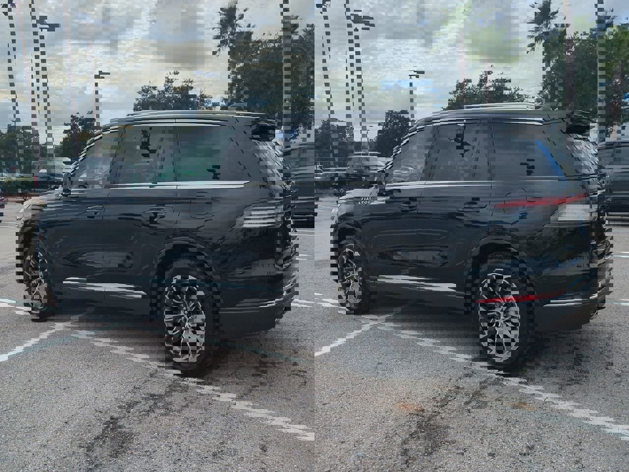 Certified 2025 Lincoln Aviator Reserve w/ Illumination Package image 6