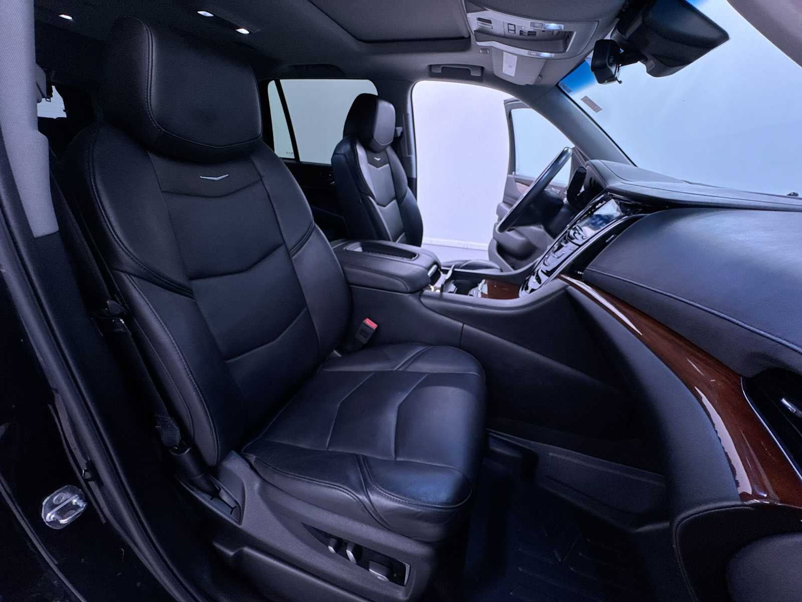 Used 2018 Cadillac Escalade Luxury AWD/4WD image 34