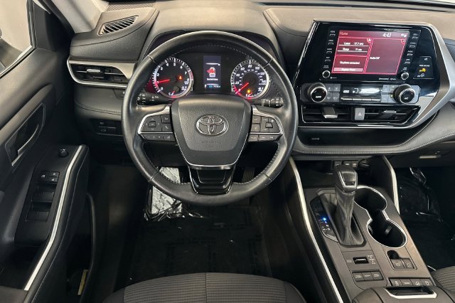 Used 2020 Toyota Highlander LE AWD/4WD image 18