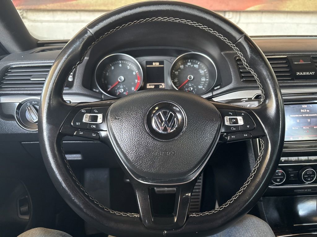 Used 2018 Volkswagen Passat 3.6 FWD image 16
