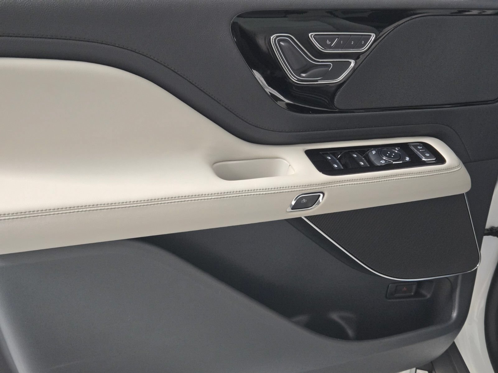 New 2026 Lincoln Aviator AWD image 24