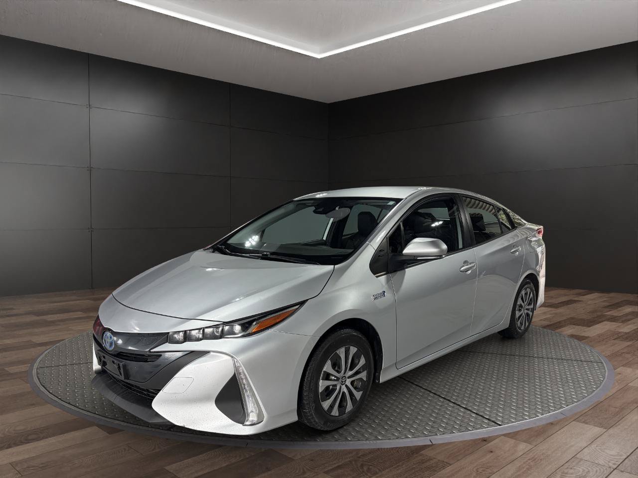 Used 2022 Toyota Prius Prime XLE FWD image 4