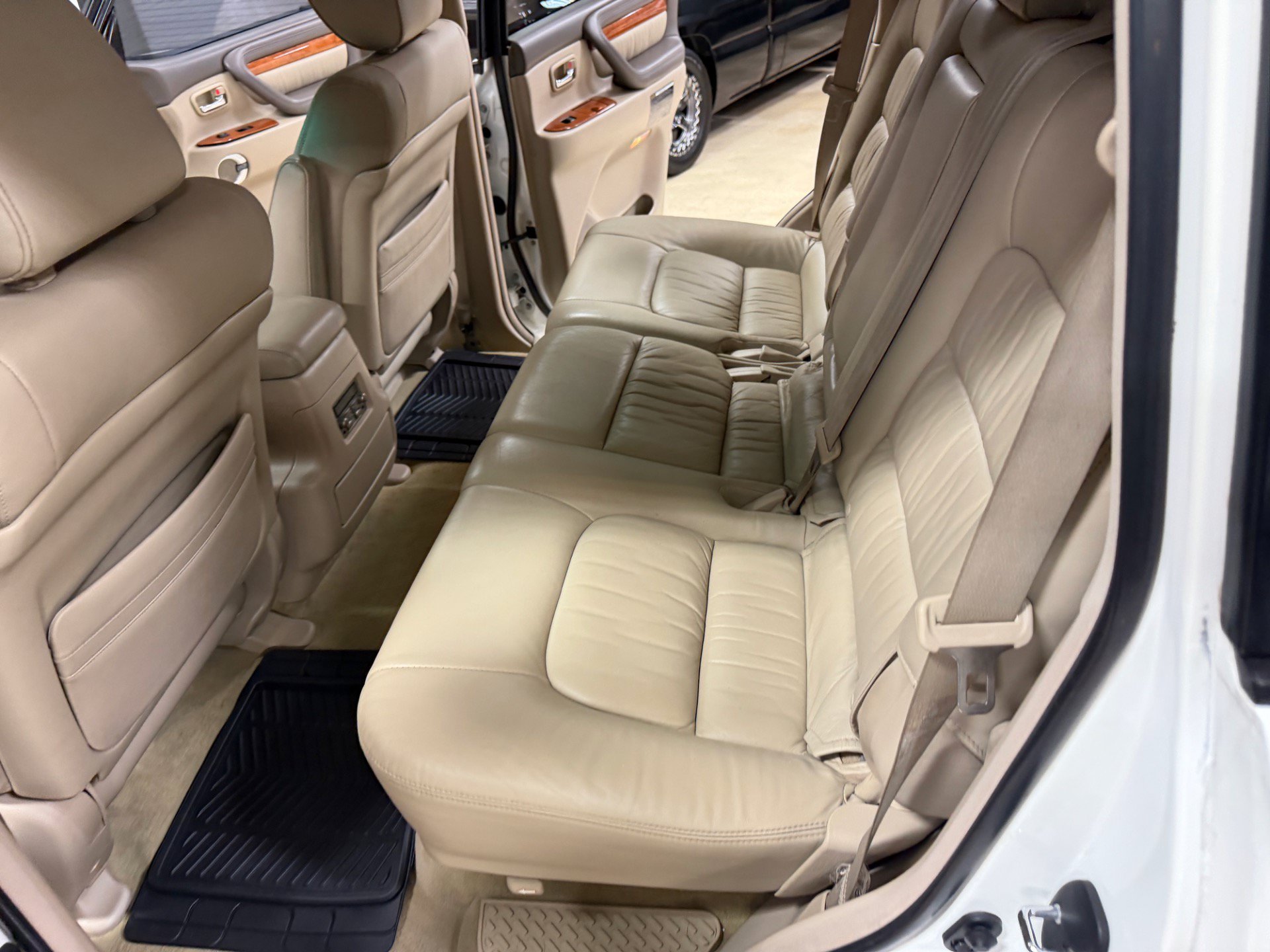 Used 2006 Lexus LX 470 4WD w/ Preferred Accessory Pkg image 25