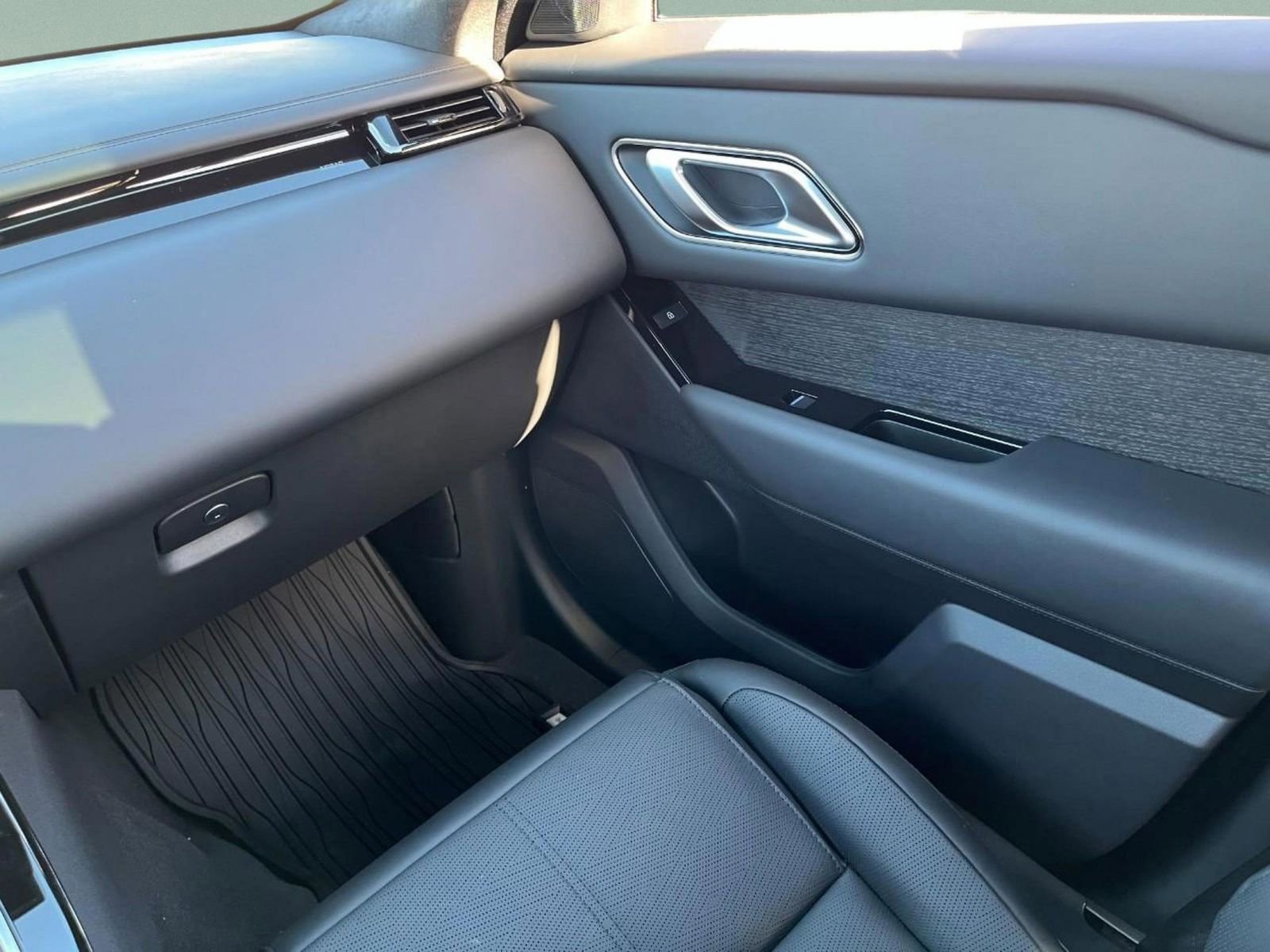 New 2026 Land Rover Range Rover Velar Autobiography image 19