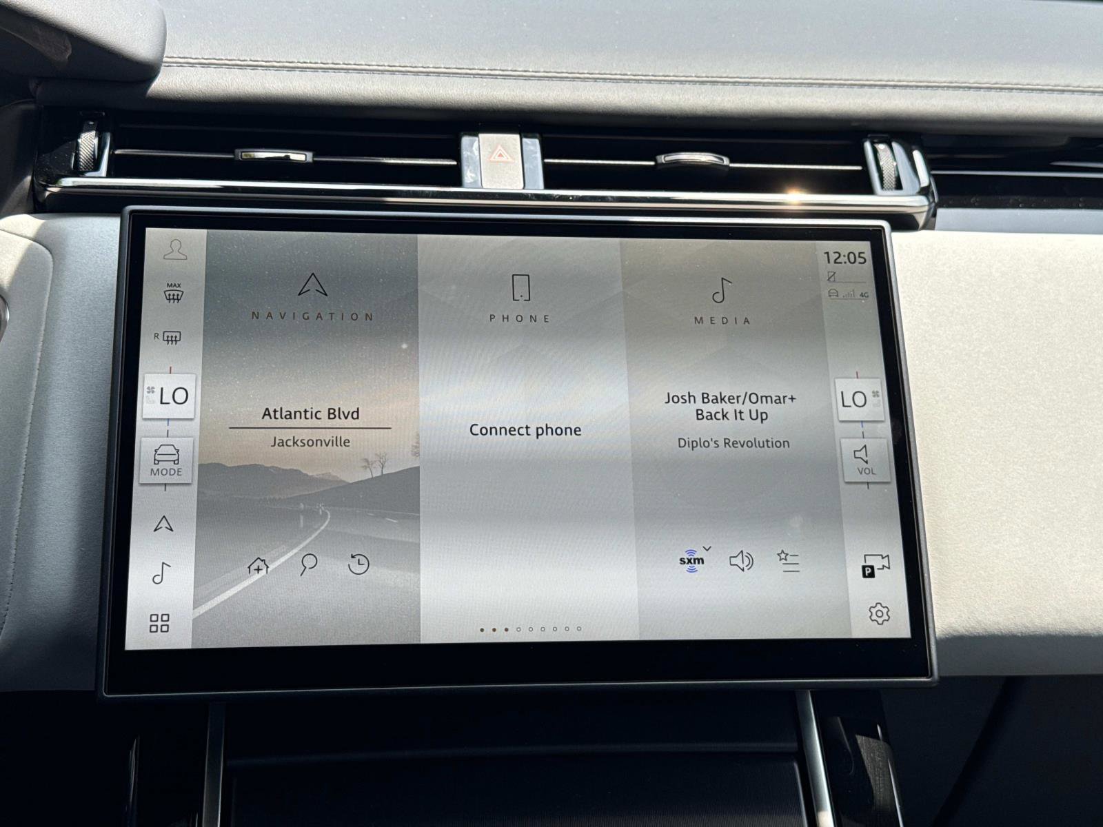New 2026 Land Rover Range Rover Velar Dynamic SE image 23